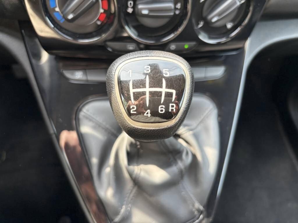 Lancia Ypsilon 1.0 FireFly 5 porte S&S Hybrid Ecochic Gold