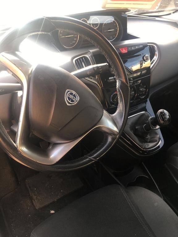 Lancia Ypsilon 0.9 TwinAir 85 CV 5 porte Metano Ecochic Silver