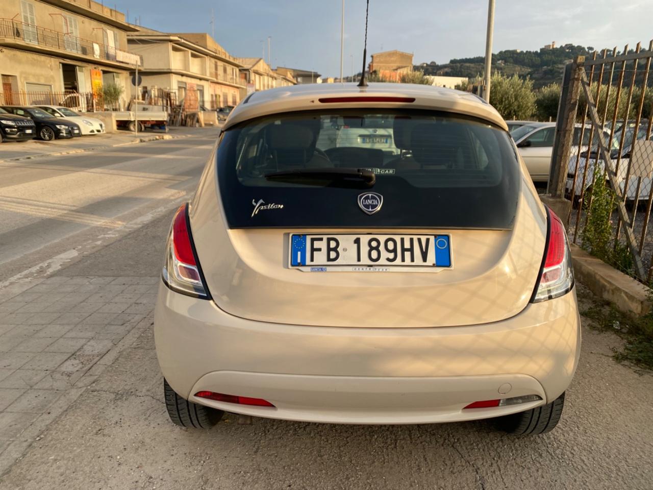 Lancia Ypsilon 1.3 MJT 16V 95 CV 5 porte S&S Silver