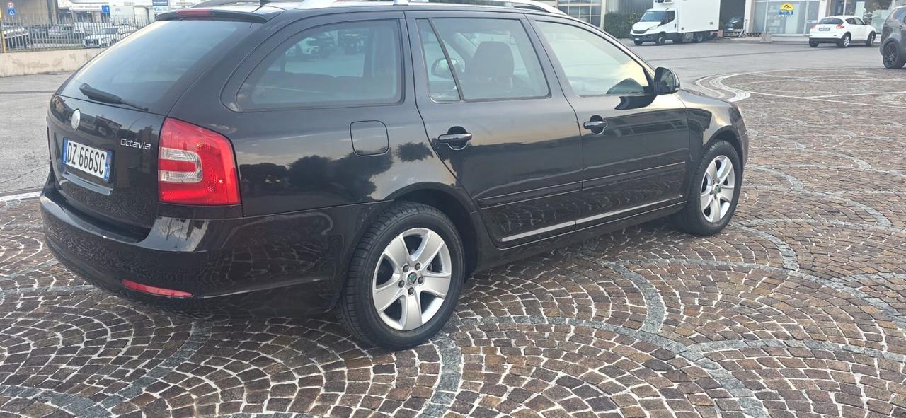 Skoda Octavia 1.6 TDI CR F.AP. Wagon Elegance