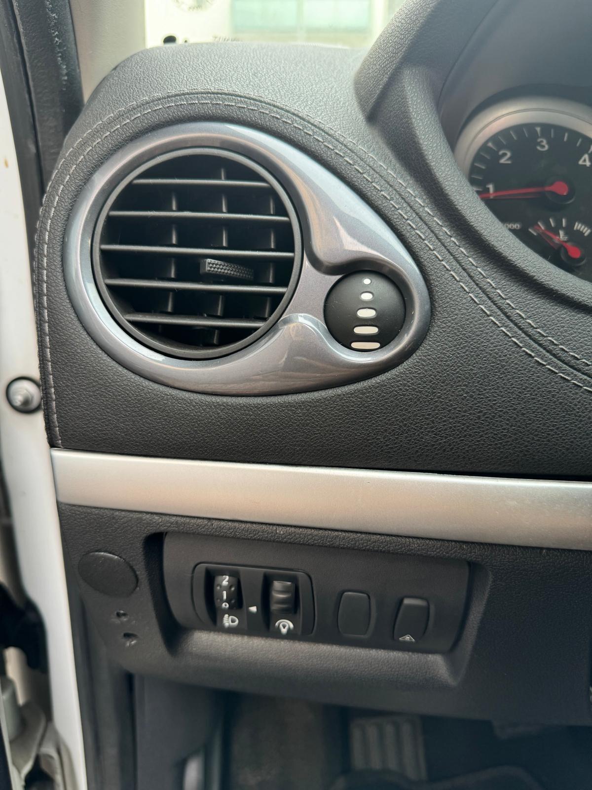 RENAULT CLIO SPORTOUR 1.5 DCI 85CV • EURO4 • IDEALE PER NEOPATENTATI • CAMBIO DA RIVEDERE