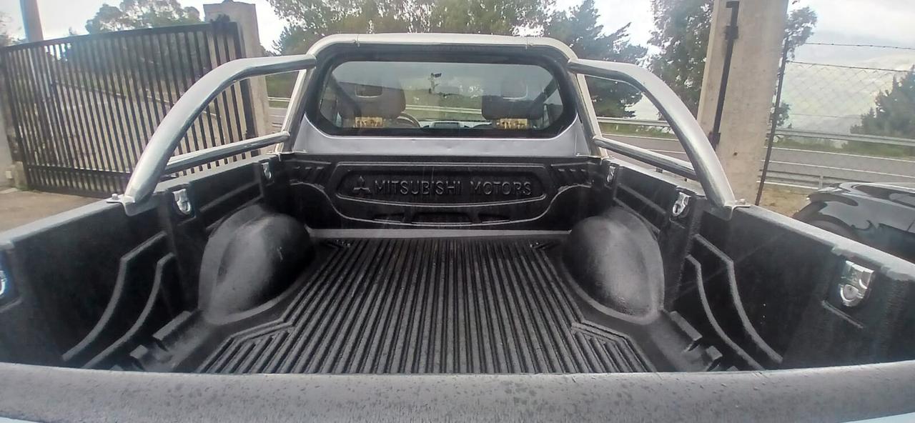 Mitsubishi L200 2.5 DI-D/136CV Single Cab - 2006