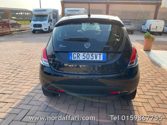 LANCIA Ypsilon 1.0 FireFly 5 porte S&S Hybrid Silver NEOPATENTATO