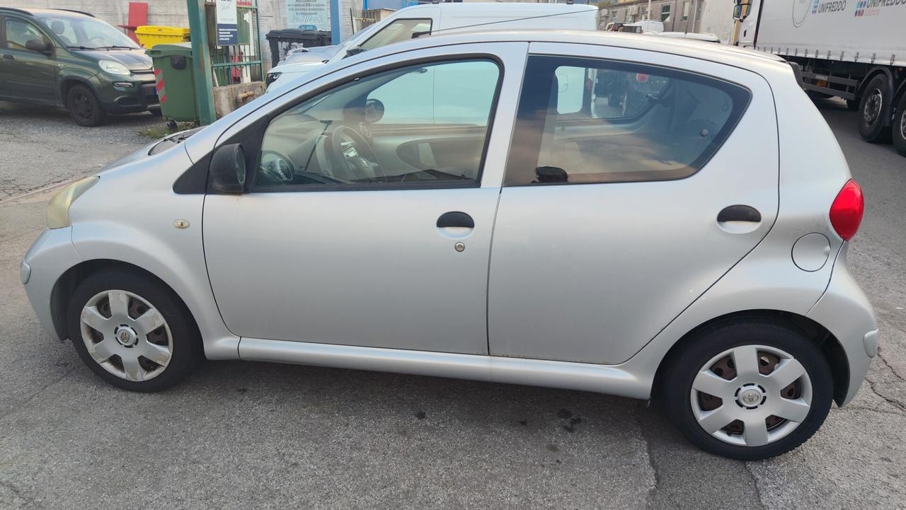 Toyota Aygo 1.0 12V VVT-i 5 porte Now