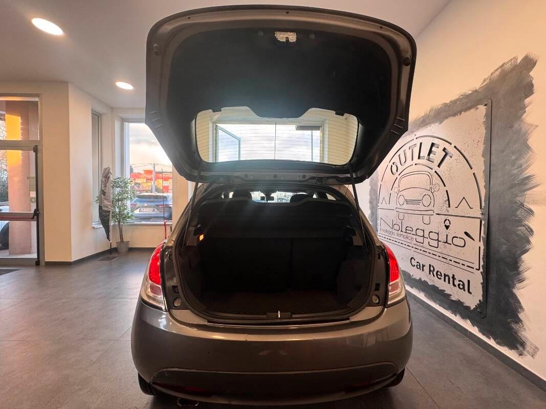 Lancia Ypsilon 1.2 8v Silver 69cv