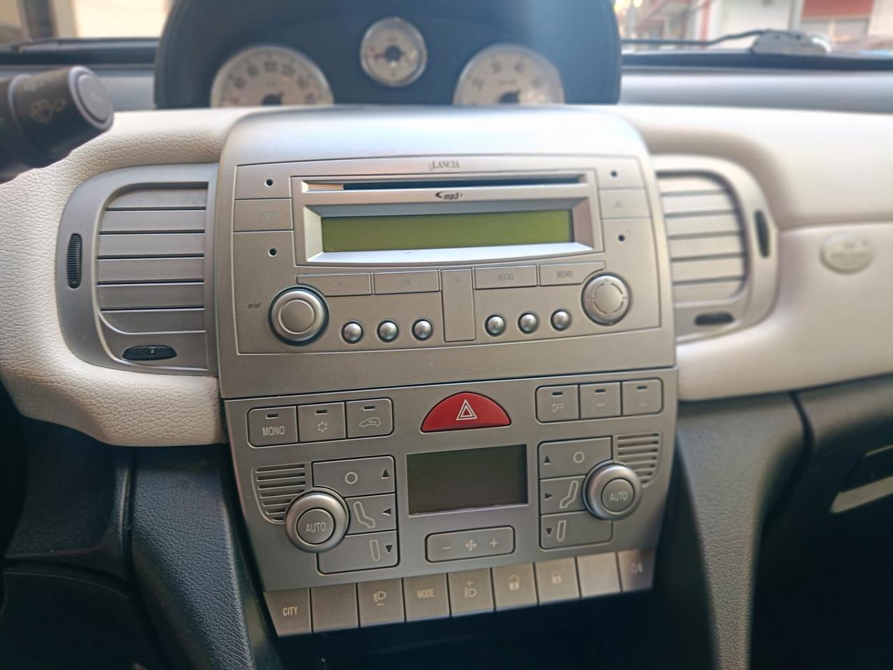 Lancia Ypsilon 1.2 Elle-Bicolor-BELLISSIMA-Euro4790-