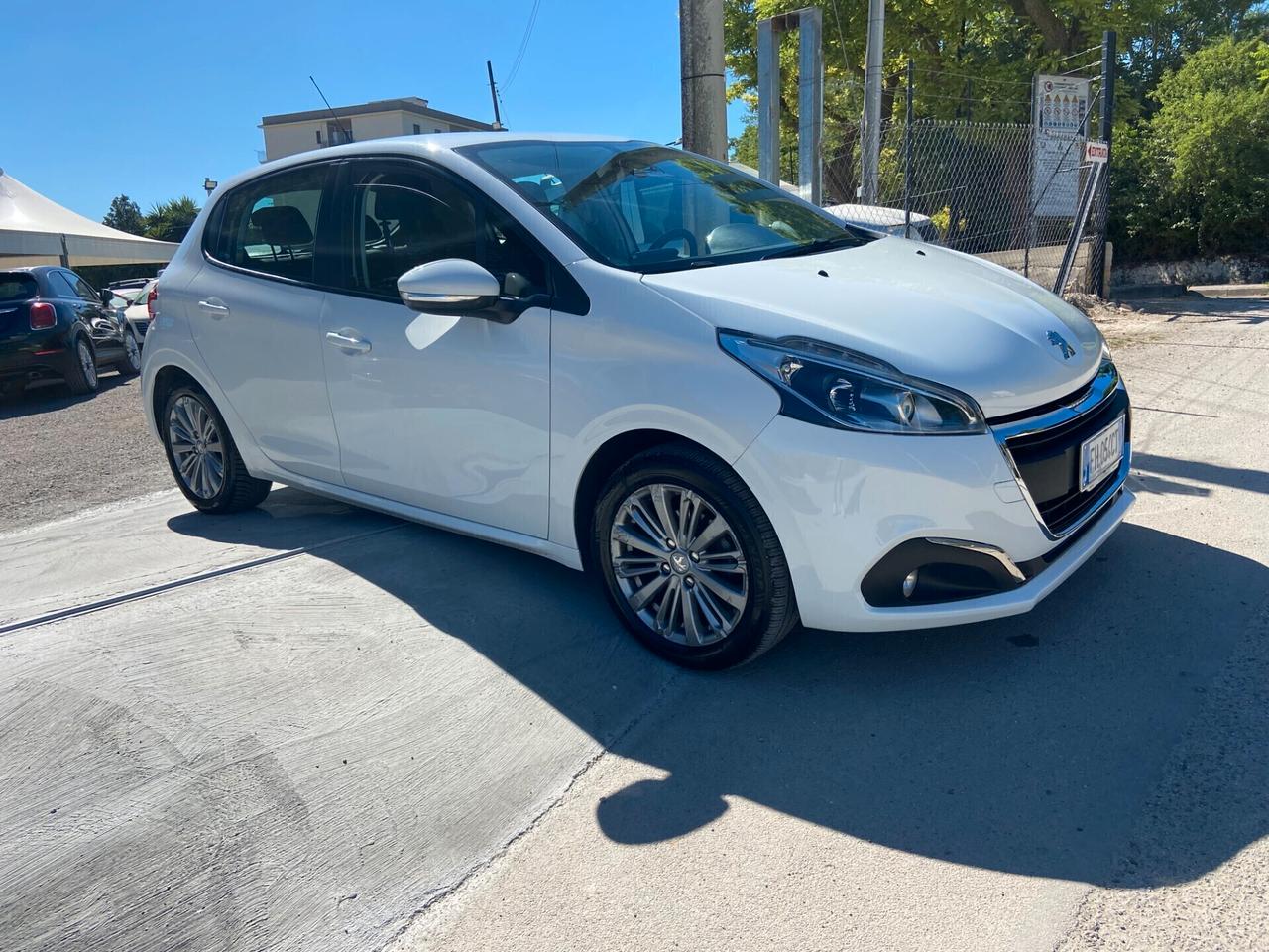 Peugeot 208 PureTech 82 5p. GPL Allure