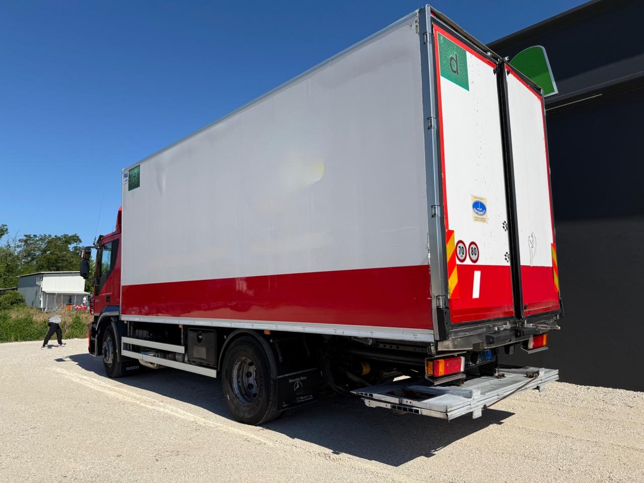 Iveco Stralis 190S31 isotermico con frigo 0°C e sponda