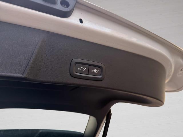 VOLVO XC40 T4 Recharge Plug-in Hybrid Ultimate Dark | Tetto