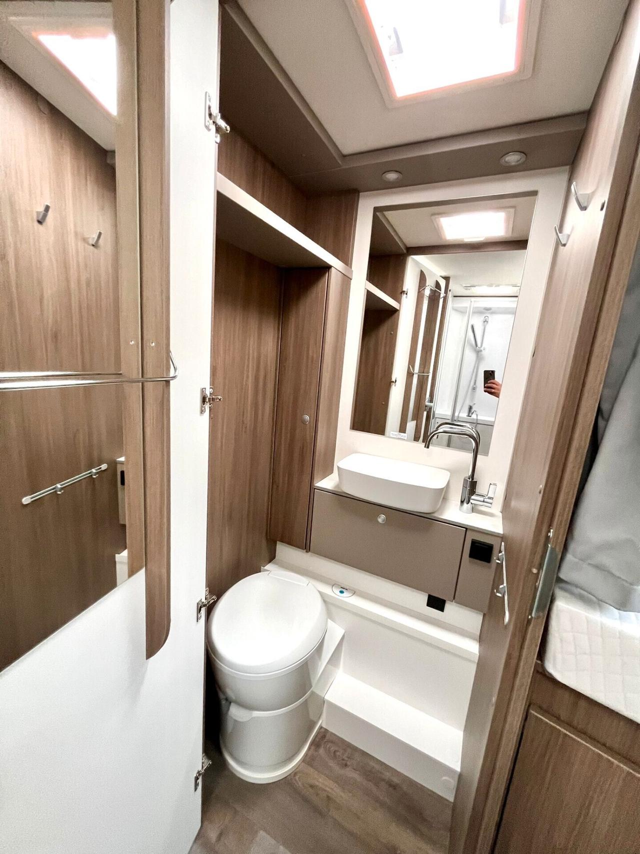 Approfitta su Carado T-447-Km 0