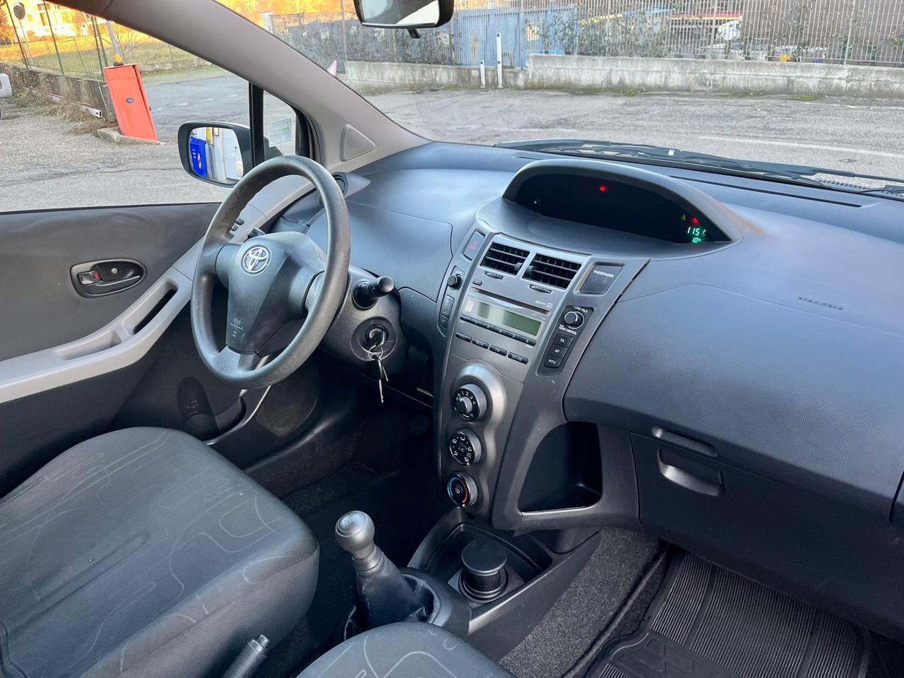 Toyota Yaris 1.0benz 2010 128.000km perfetta per neopatentati