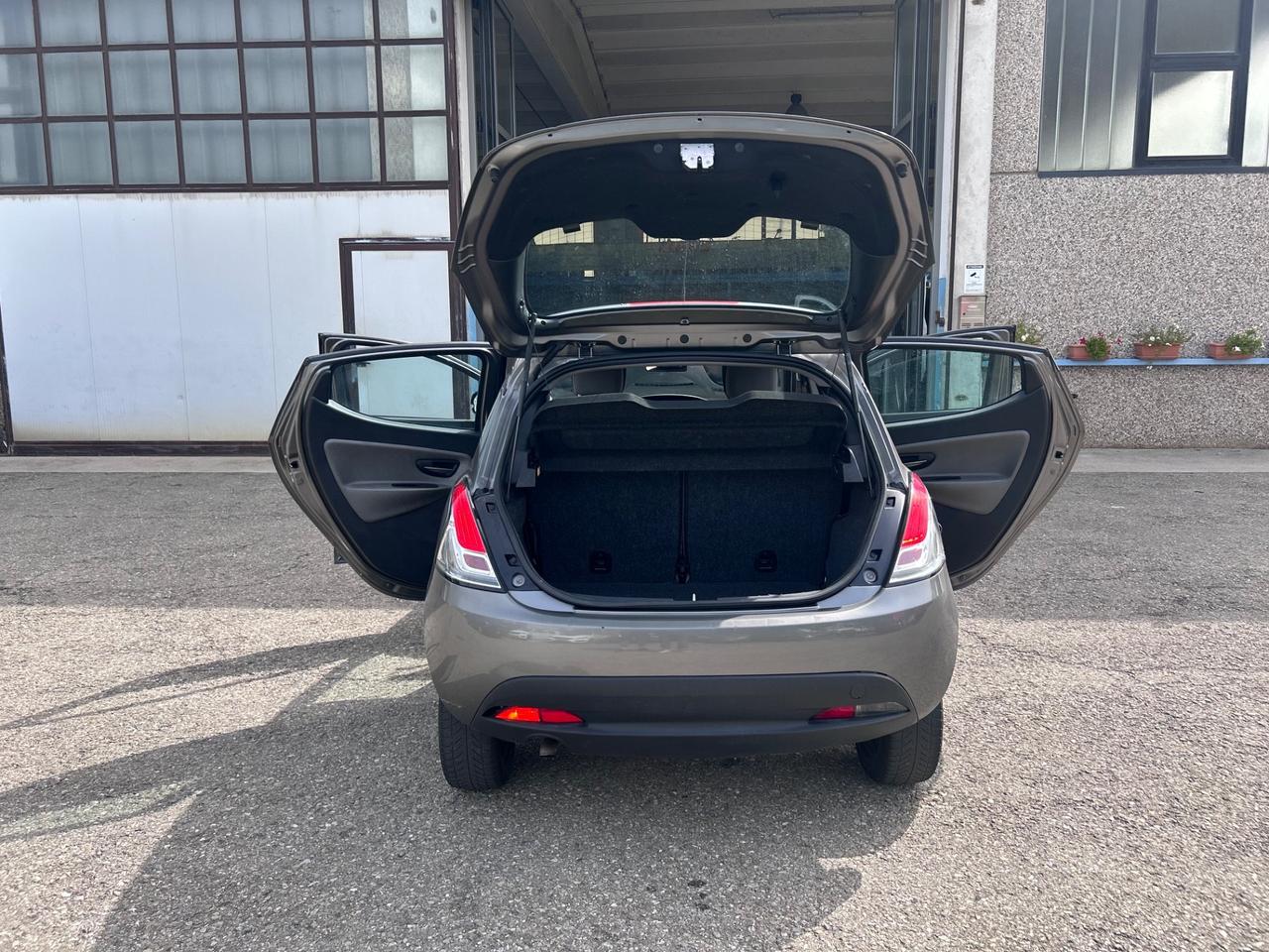 Lancia Ypsilon 0.9 TwinAir 85 CV 5 porte Metano Ecochic Gold