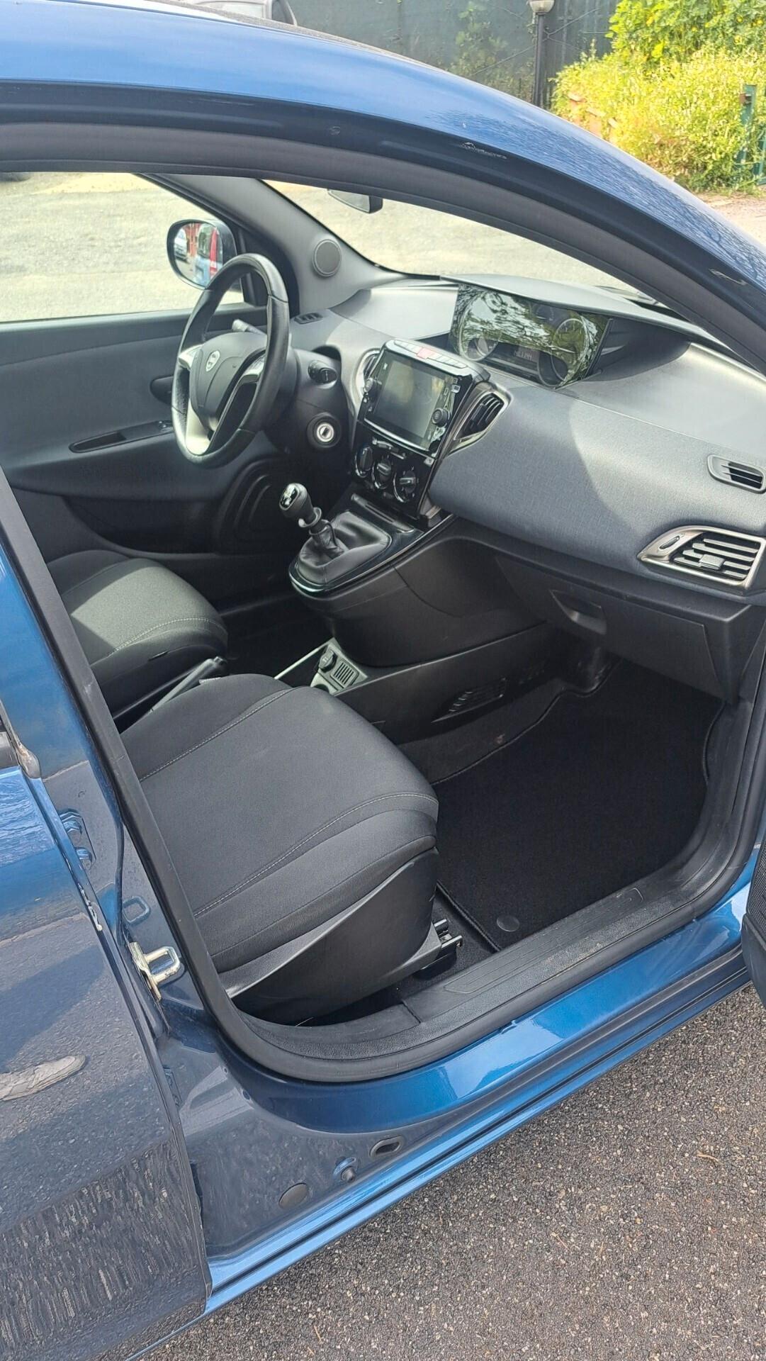 Lancia Ypsilon 1.0 FireFly 5 porte S&S Hybrid Ecochic Gold