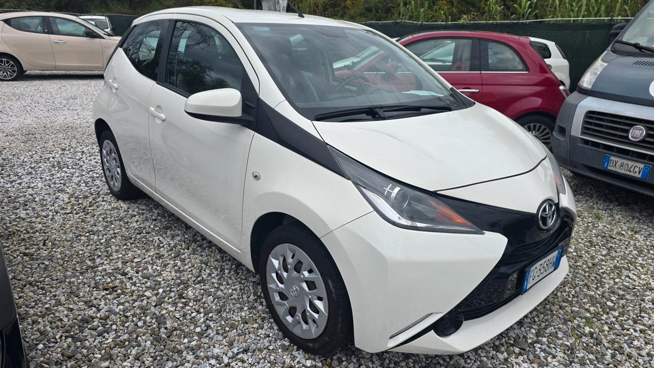 Toyota Aygo 1.0 VVT-i 69 CV 5 porte x-cool