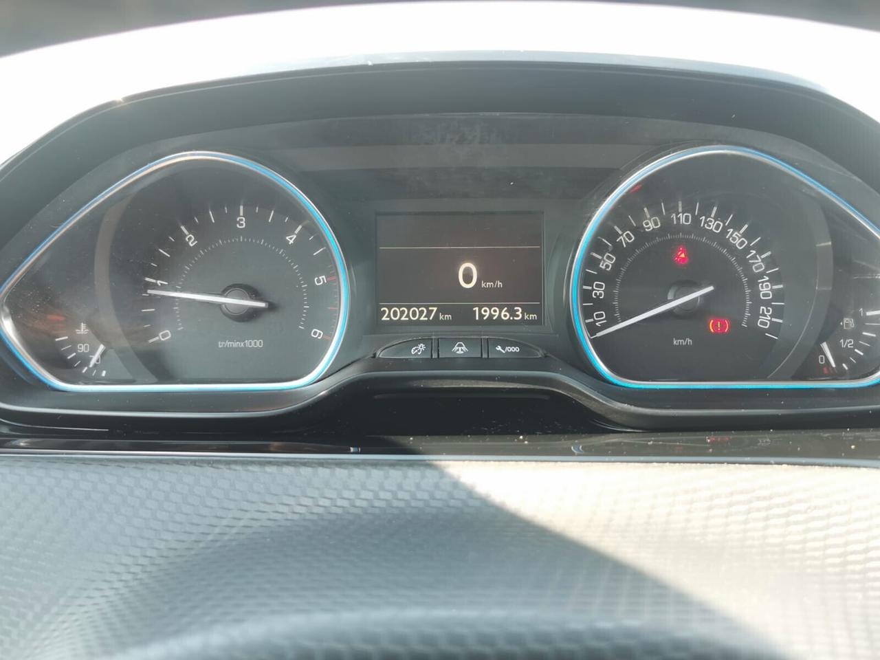 Peugeot 2008 BlueHDi 100 Allure 2017 NAV/RETROC.