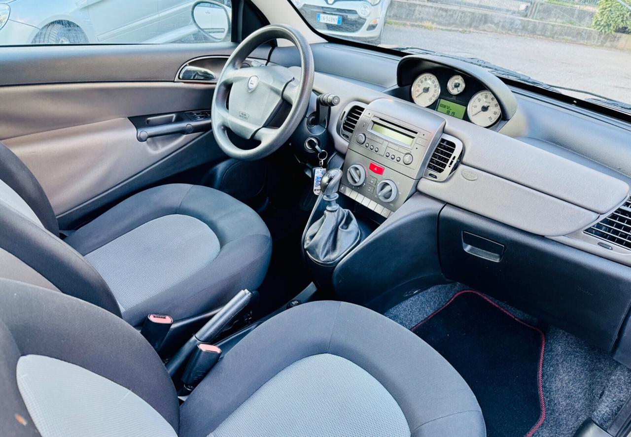 Lancia Ypsilon 1.2 16V Oro