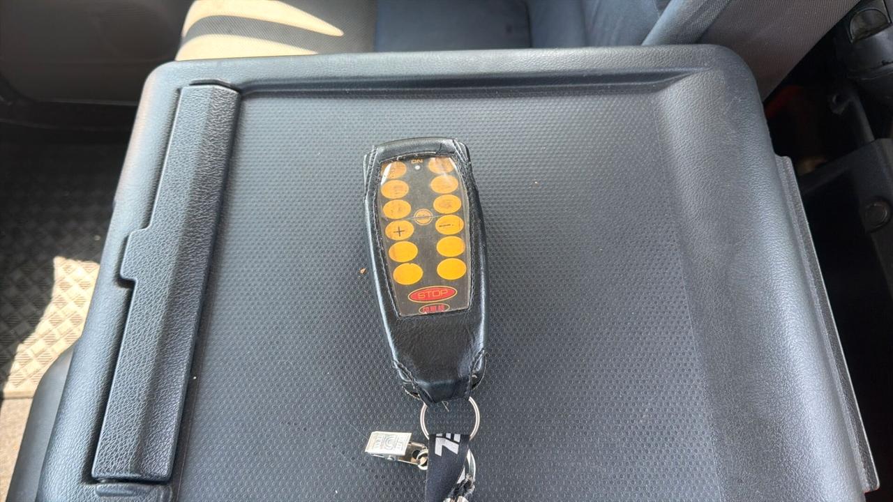 Carro Attrezzi Nissan NT400 35.15 Allestimento Speciale CO.ME.AR.