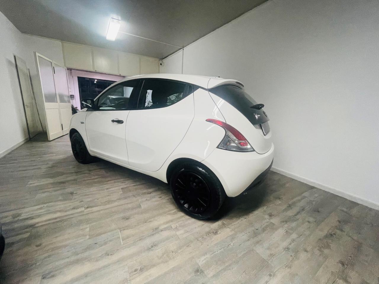 Lancia Ypsilon 1.2 69 CV 5 porte Elefantino Blu !!!!!!!!!!!!! KM 14.980 !!!!!!!!!!!