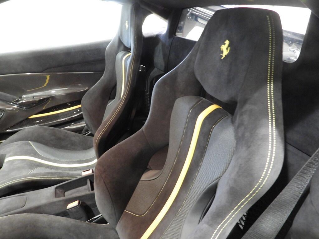Ferrari 488 Coupe 3.9 Pista F1