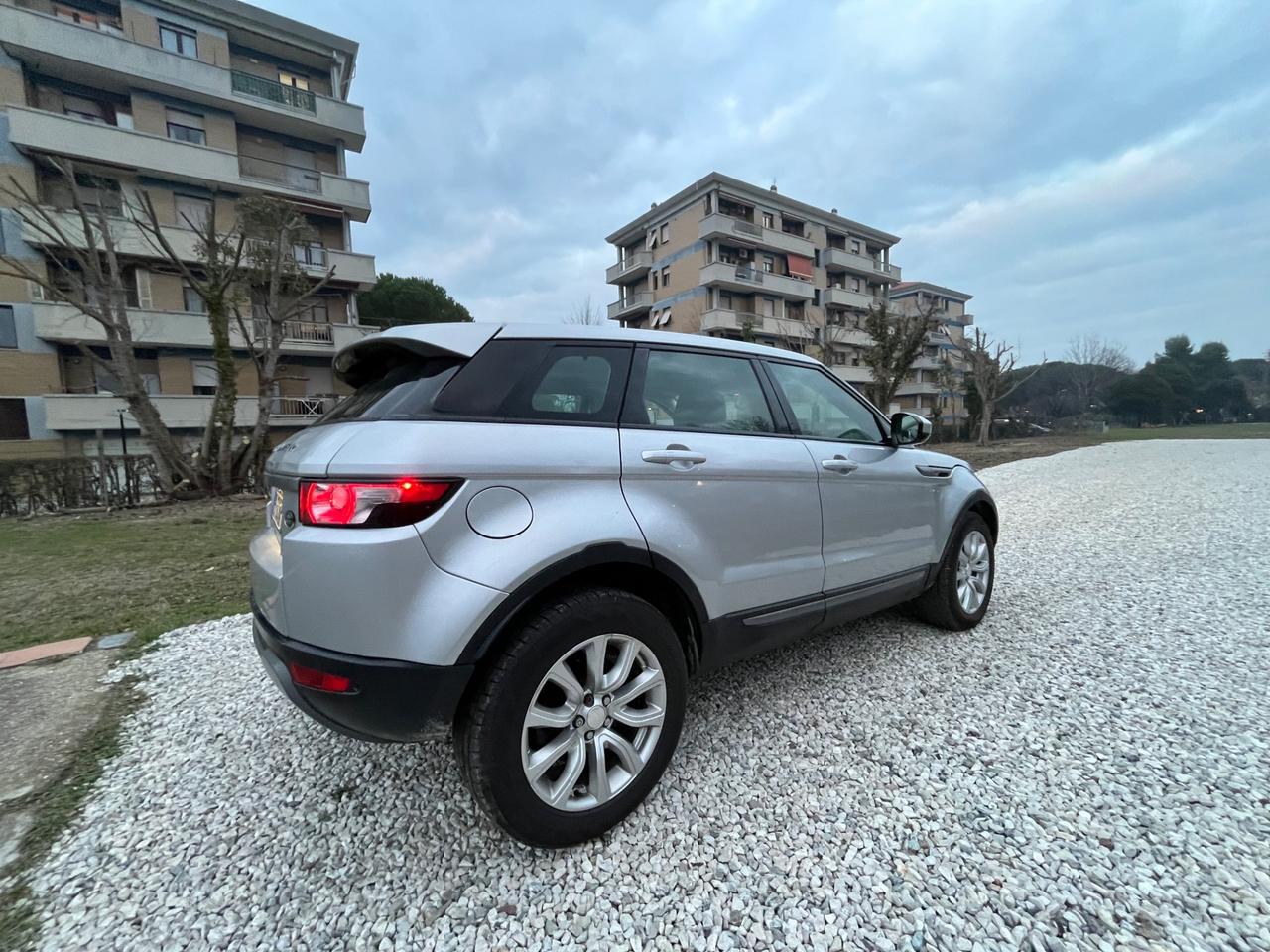 Land Rover Range Evoque 2.2 TD4 5p. Pure
