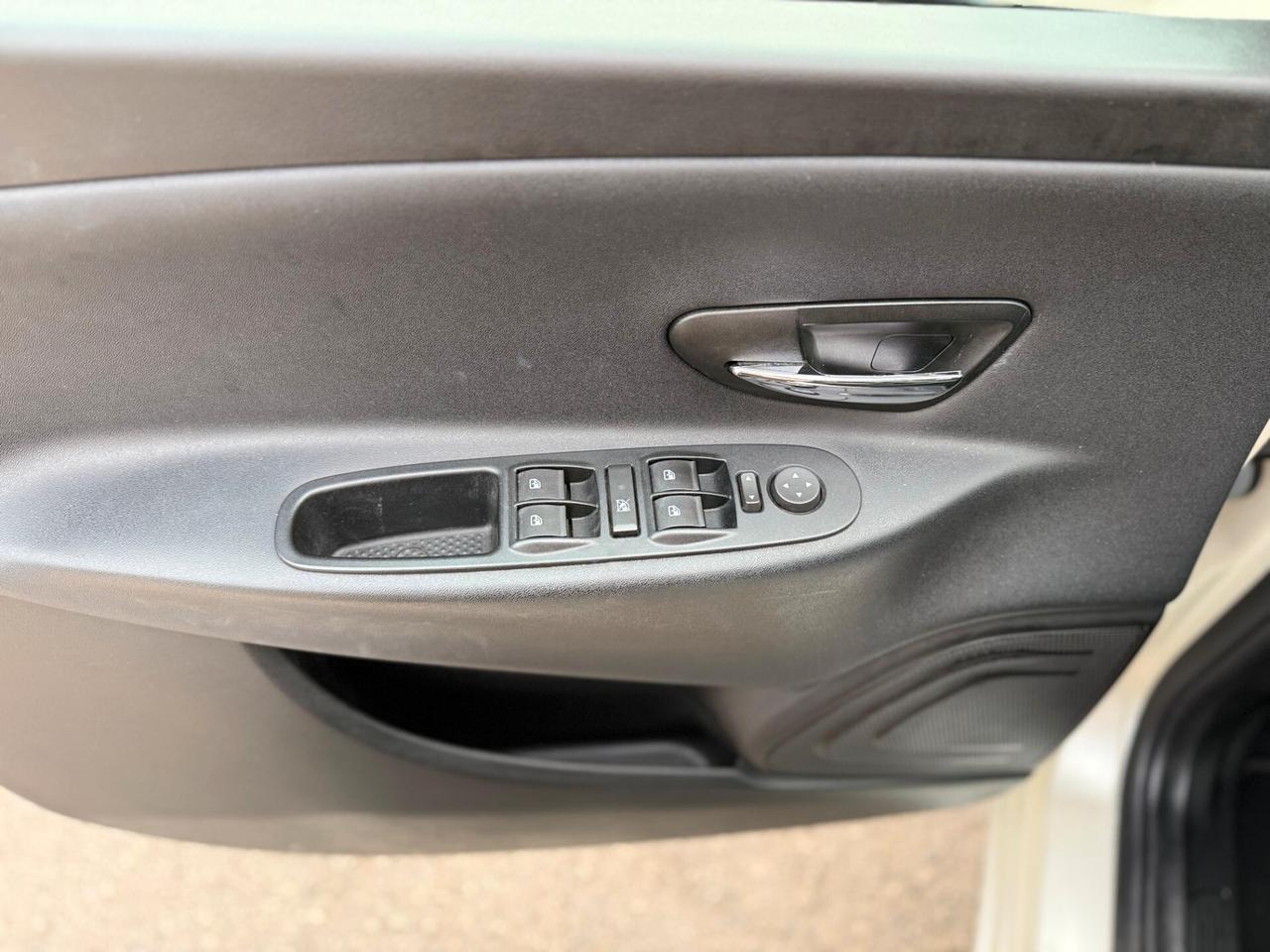 Lancia Ypsilon 1.2 69 CV S&S Platinum