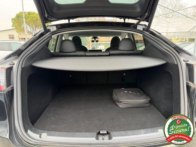 TESLA Model Y Performance AWD IN ARRRIVO