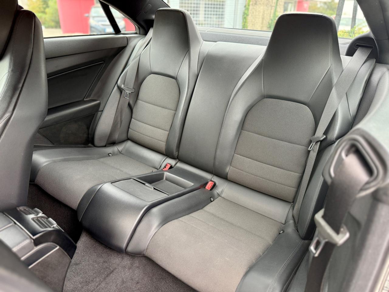 Mercedes-benz E 220 CDI Coupé BlueEFFICIENCY 2012