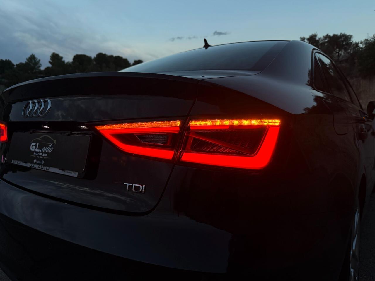 Audi A3 SEDAN/2.0 TDI 150CV/CERCHI 18"/LED/NAVI