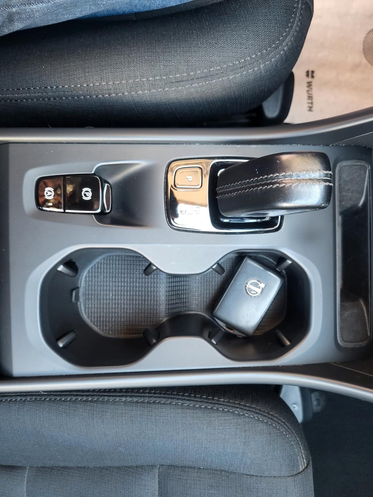 Volvo XC40 D3 Geartronic Business+Cerchi Black+Retrocamera+Fari Led..