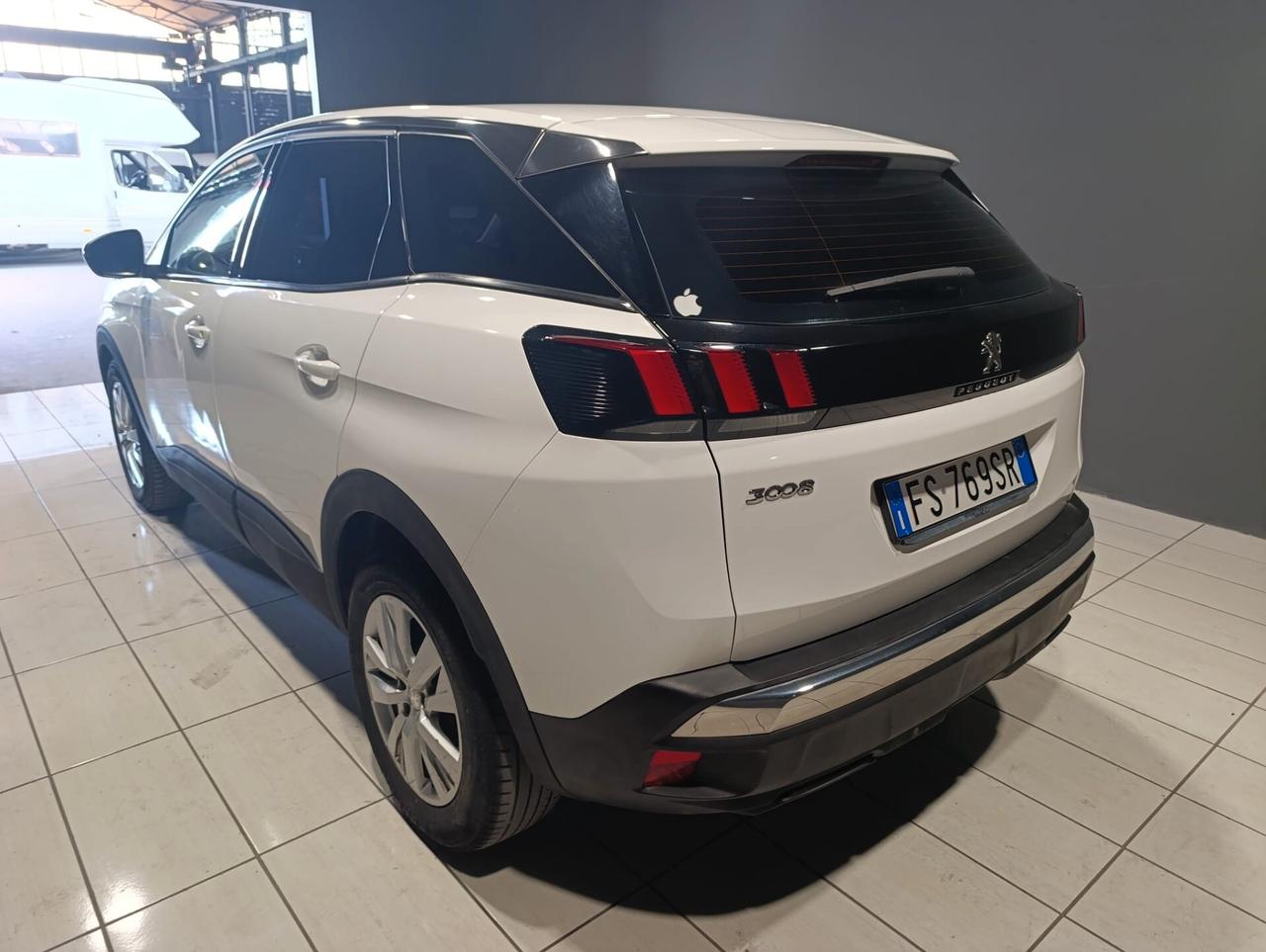Peugeot 3008 del 2018 - AUTOMATICA 140.000 km -