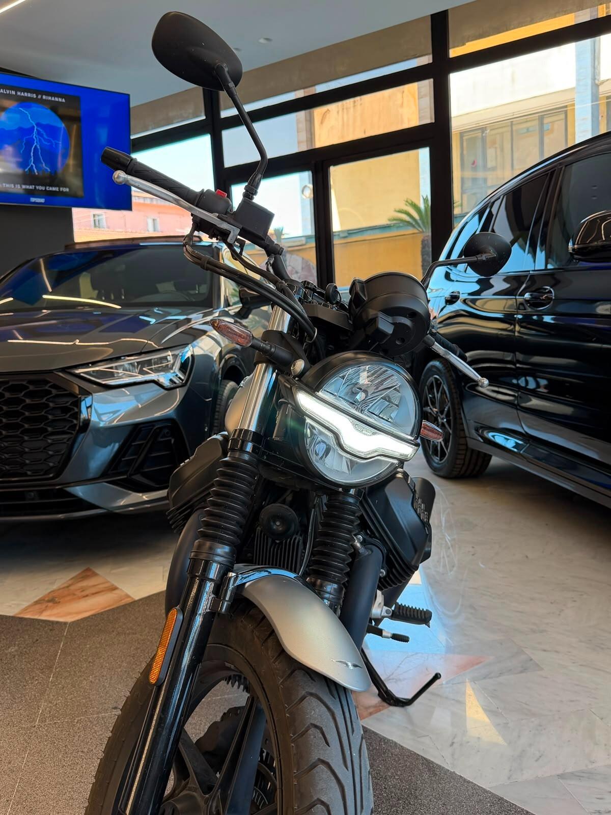 Moto Guzzi V7 exclusive 2023