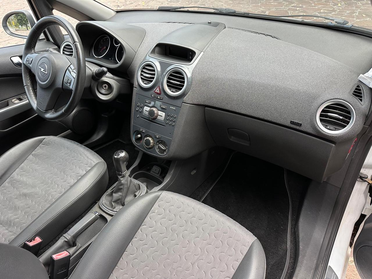 Opel Corsa 1.2 5 porte Cosmo NEOPATENTATI