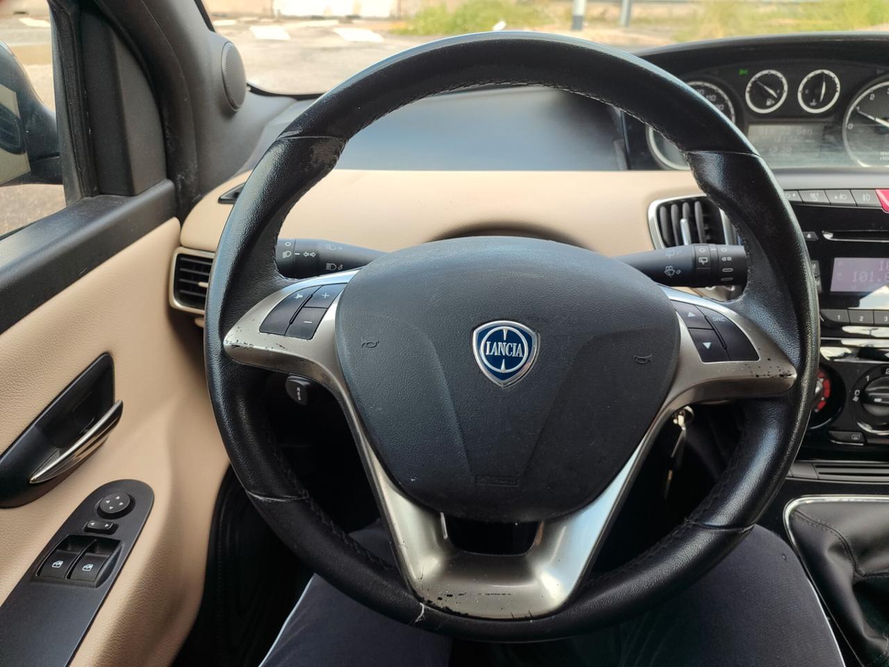 Lancia Ypsilon 1.2 69 CV 5 porte S&S Platinum