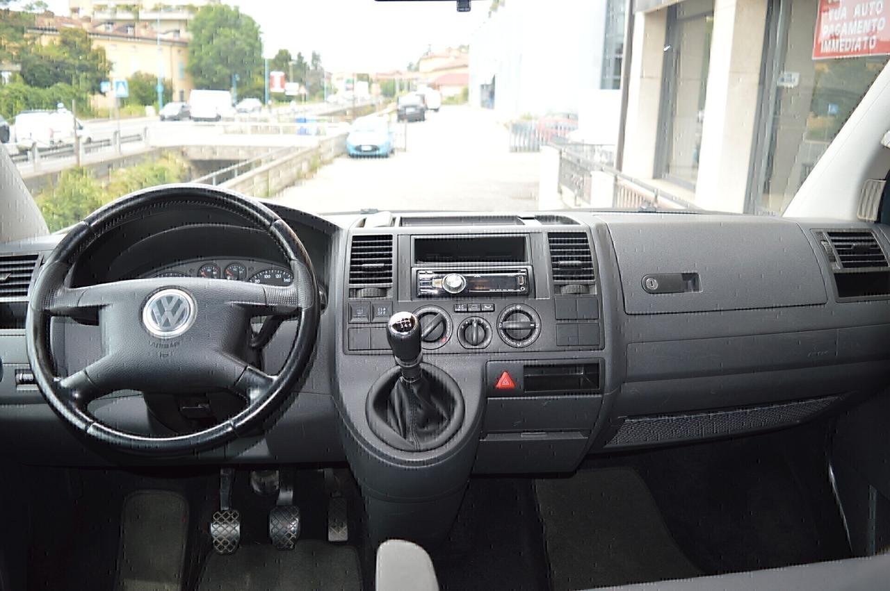 Volkswagen Multivan T5 Caravelle 2.5 TDi 130 CV