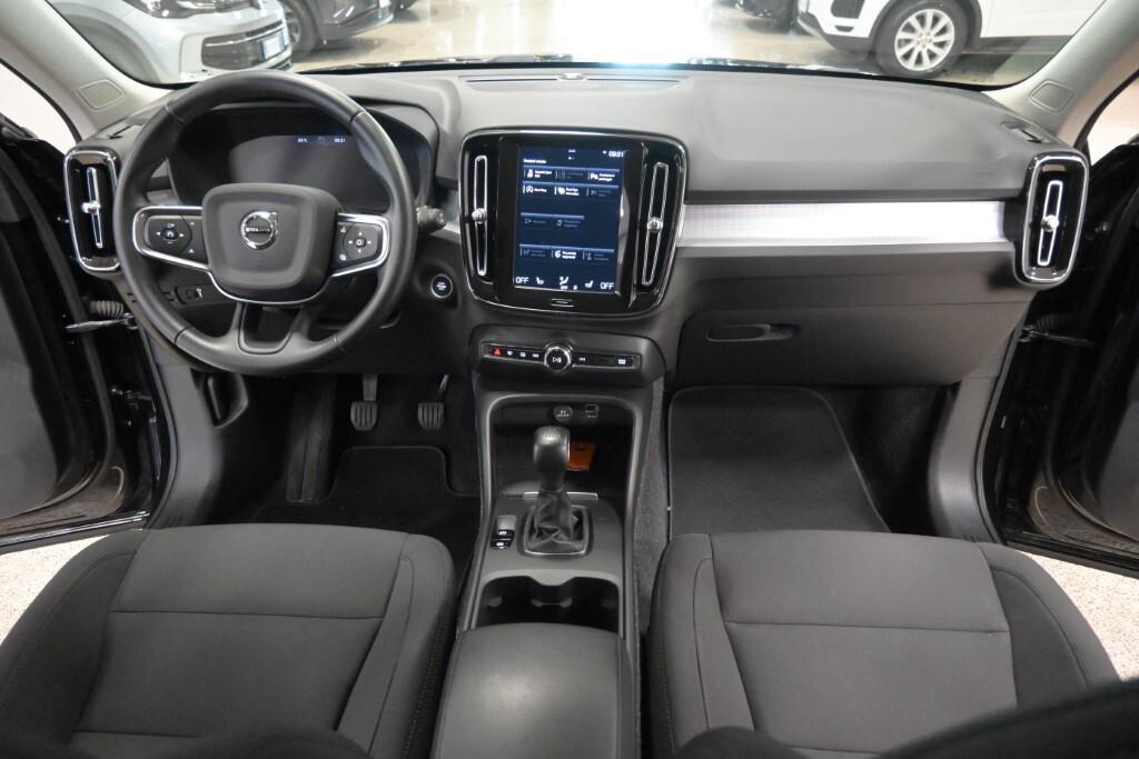 Volvo XC40 D3 Momentum Pro (150 cv)