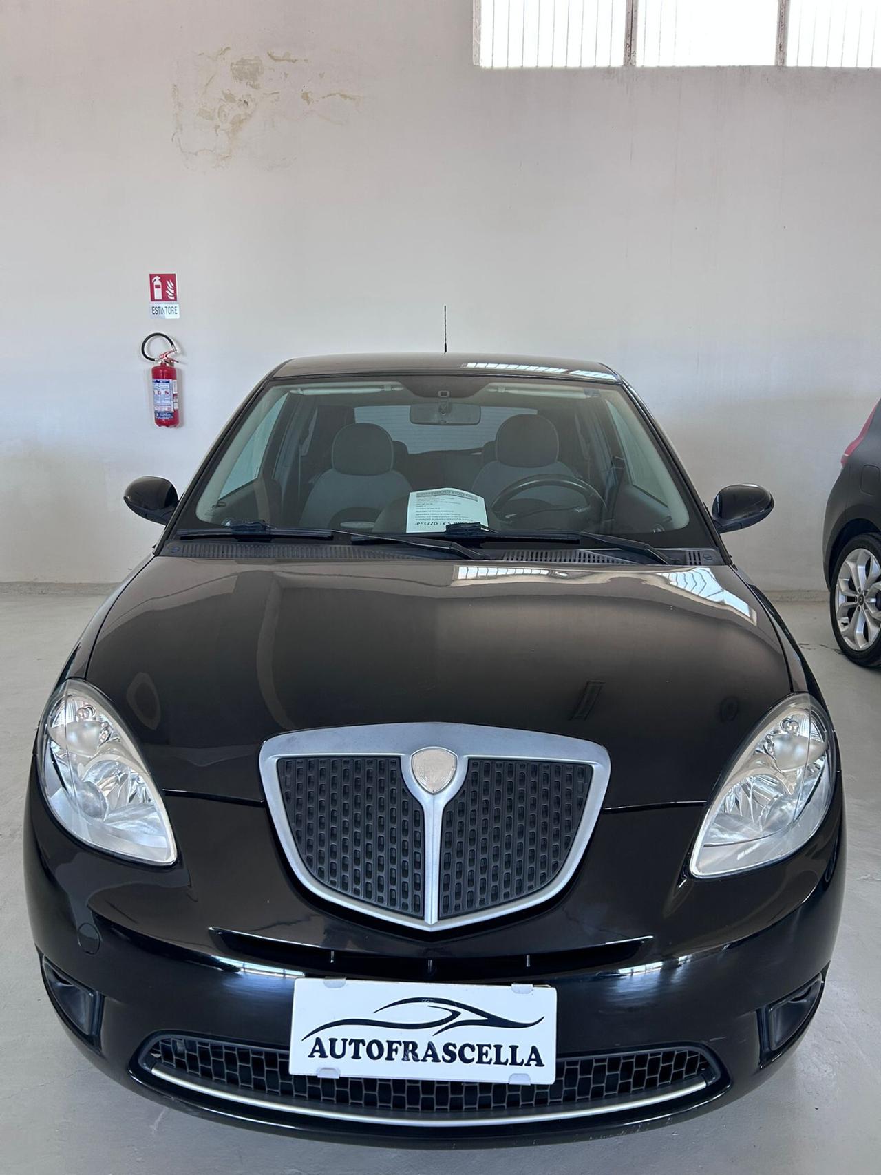 Lancia Ypsilon 1.3 MJT 90 CV Platino