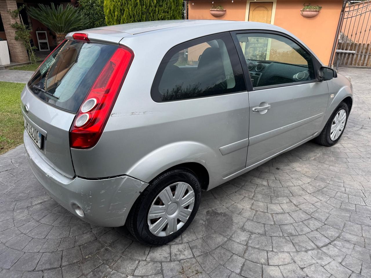 FORD FIESTA 1.2 benzina - POCHI KM - 2008