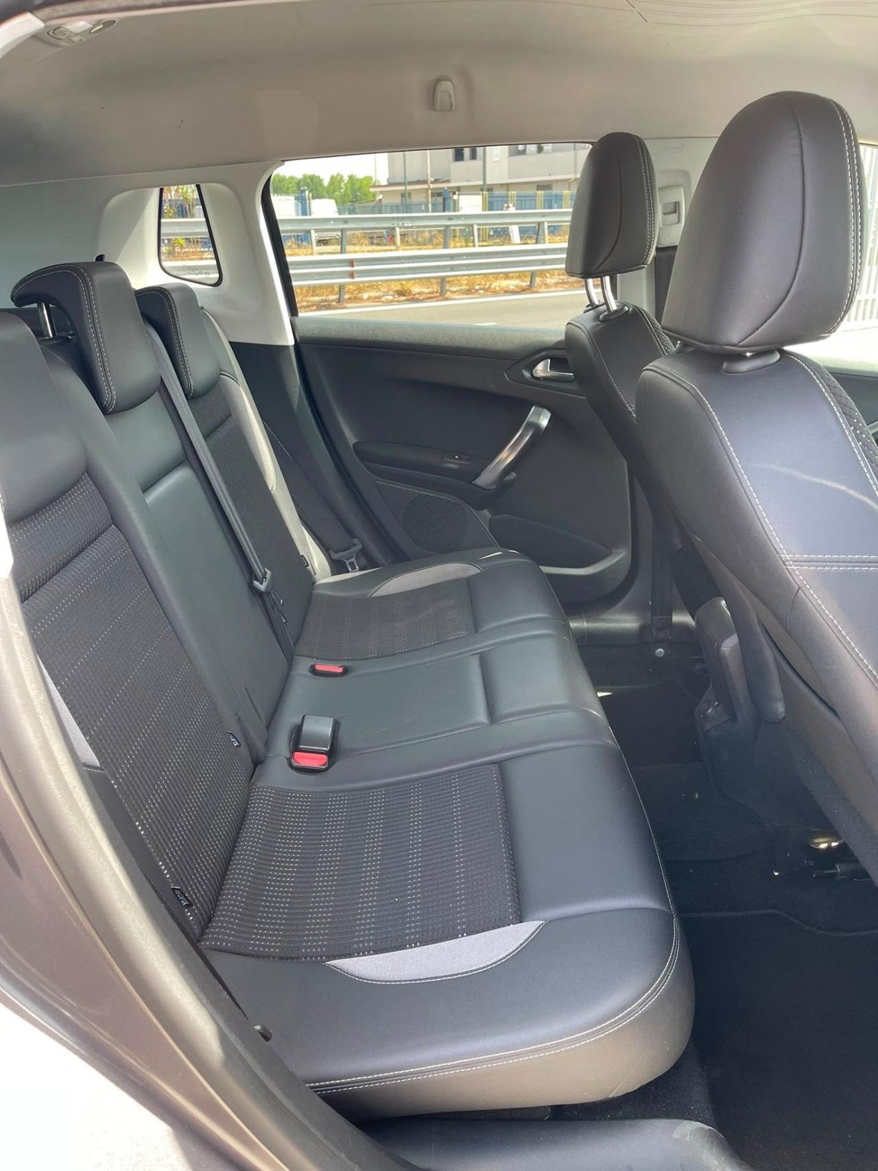 Peugeot 2008 1.6 hdi allure