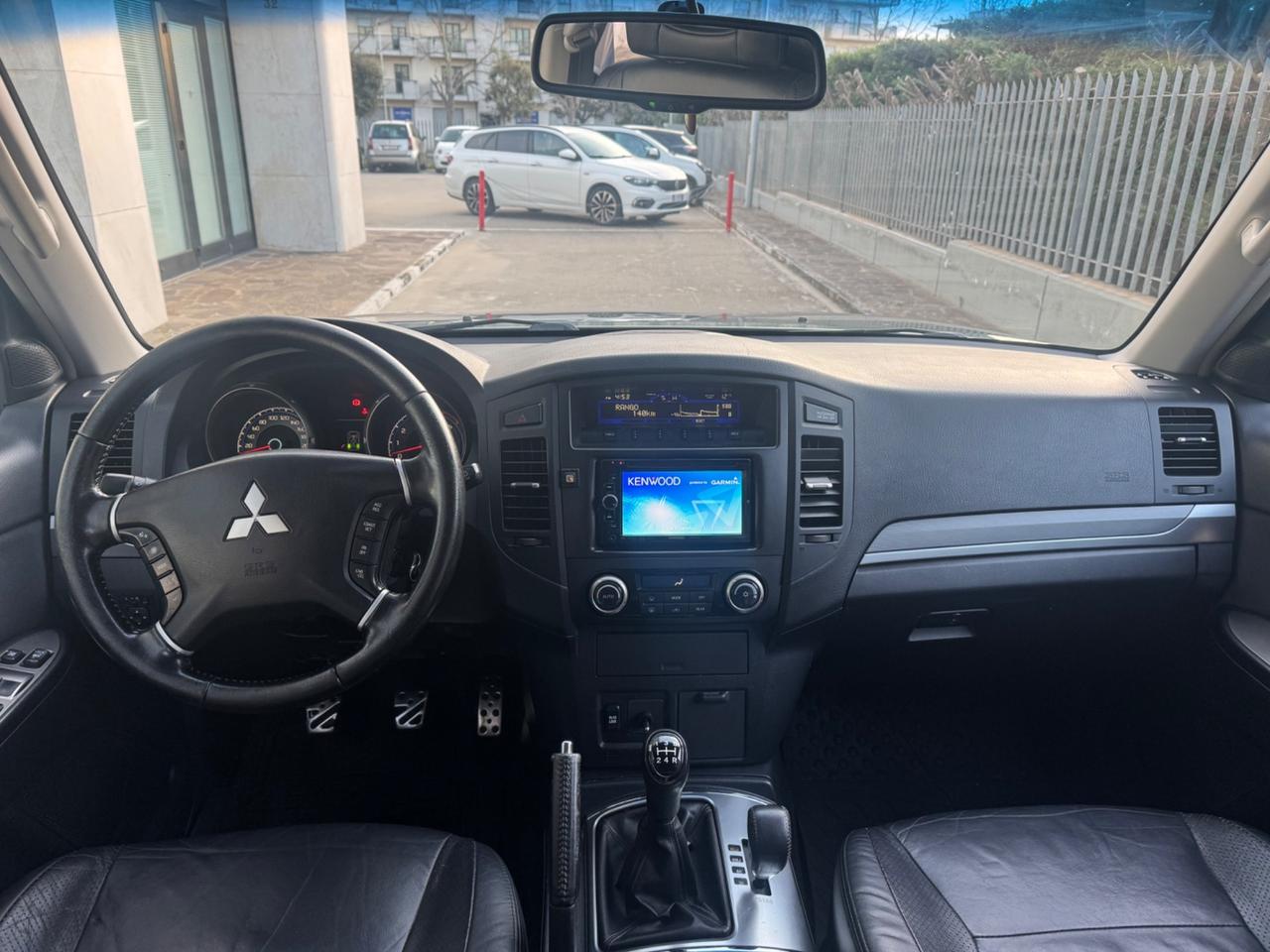 Mitsubishi Pajero 3.2 DI-D Autocarro Manuale Gancio traino
