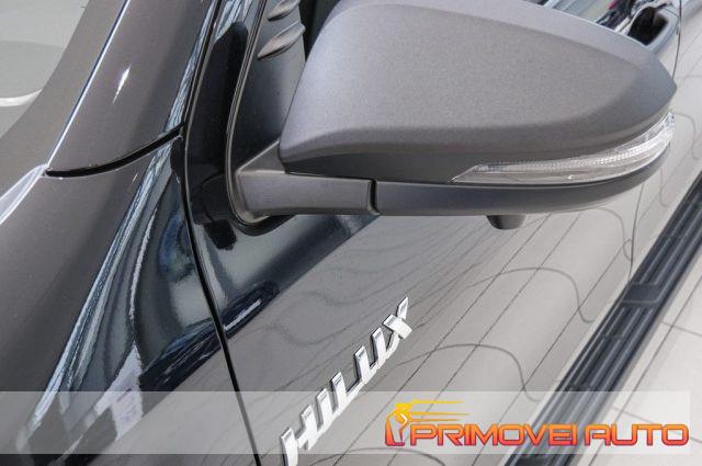 TOYOTA Hilux 2.8 D-4D A/T 4WD 4 porte Double Cab Invincible