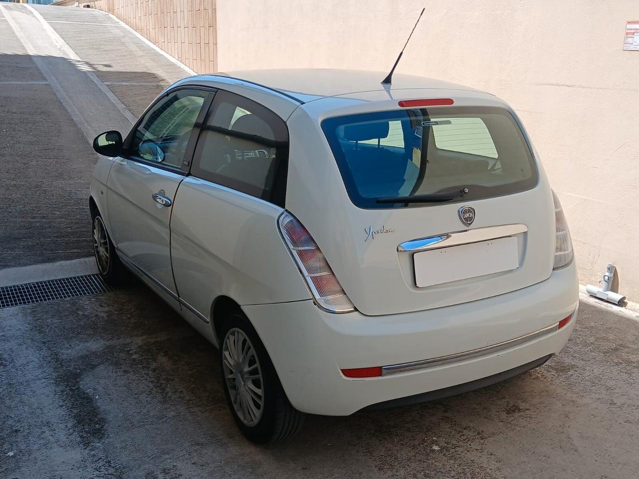Lancia Ypsilon 1.2 69 CV Unyca