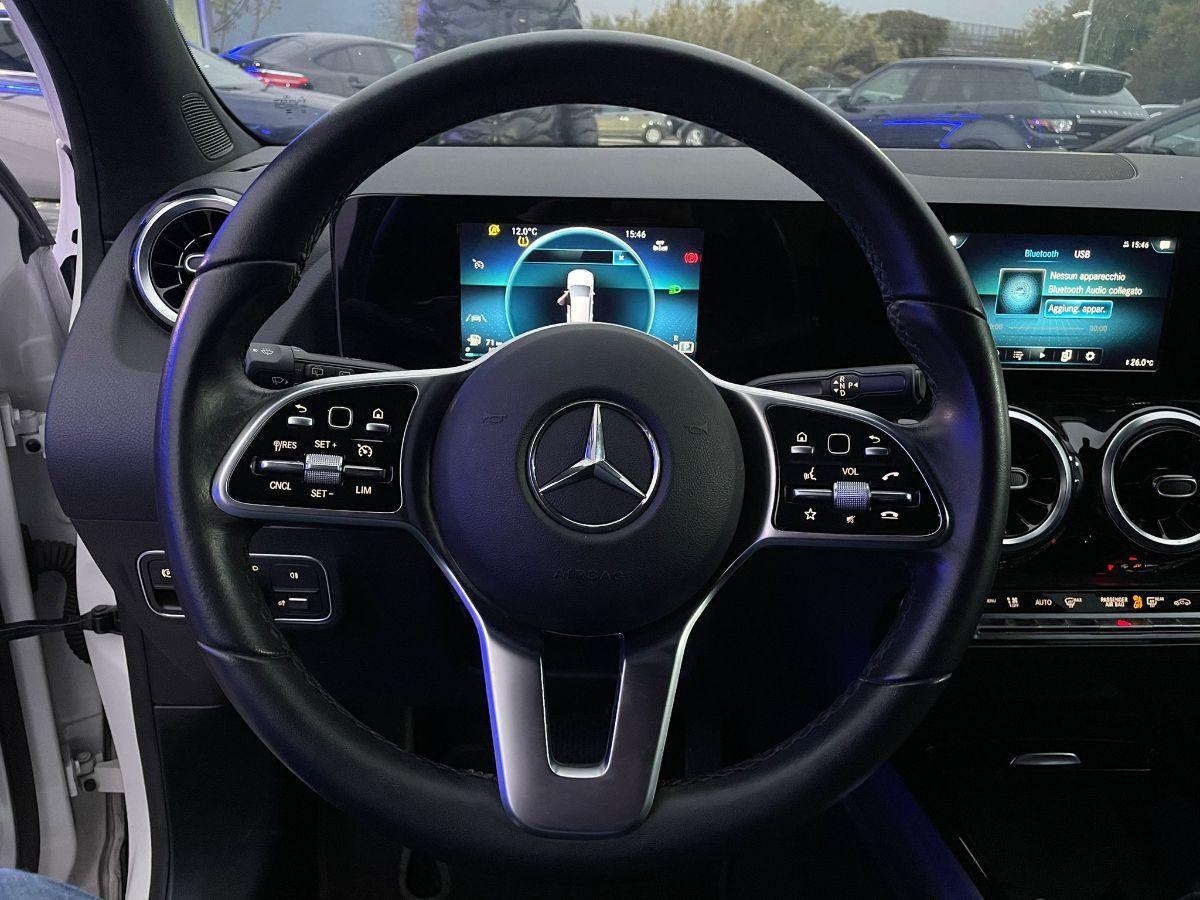 MERCEDES - Classe GLA - 200 d Automatic Sport Plus