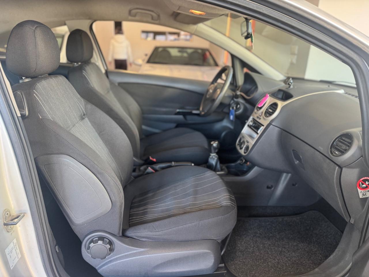 Opel Corsa 1.2 3 porte Club