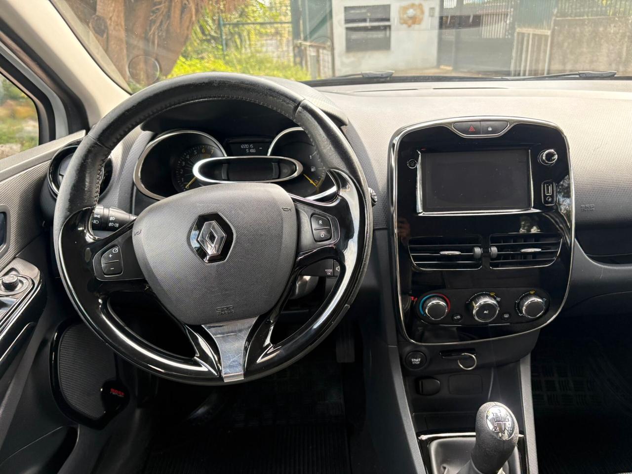 RENAULT CLIO 1.2 Live - 2014