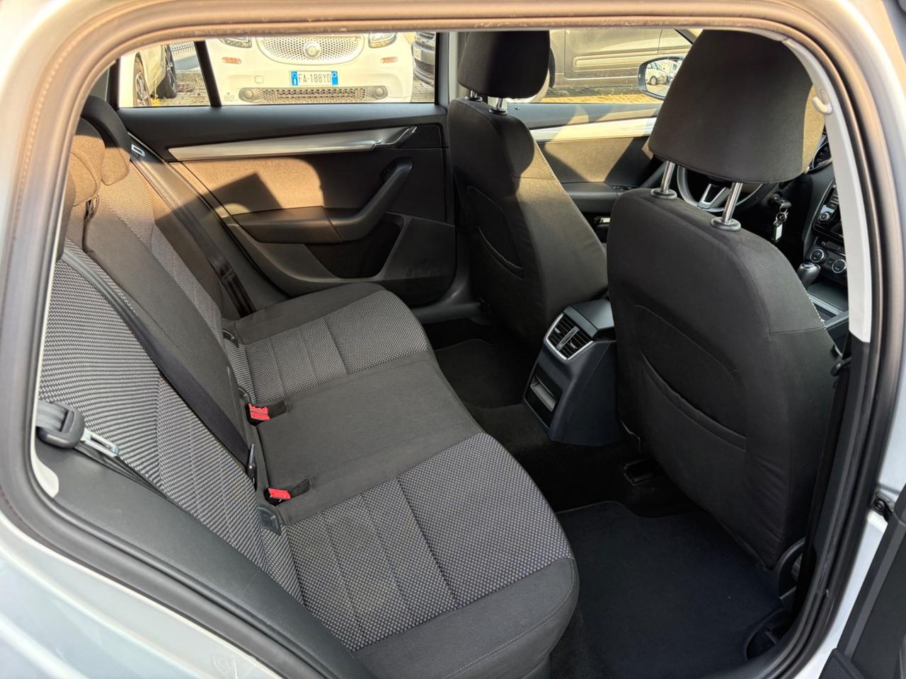 Skoda Octavia 1.6 TDI CR 105 CV DSG Wagon Elegance