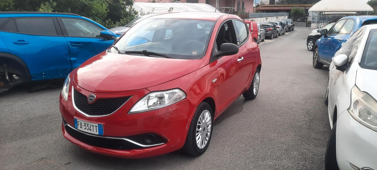 Lancia Ypsilon 1.2 69cv benzina anno 2015