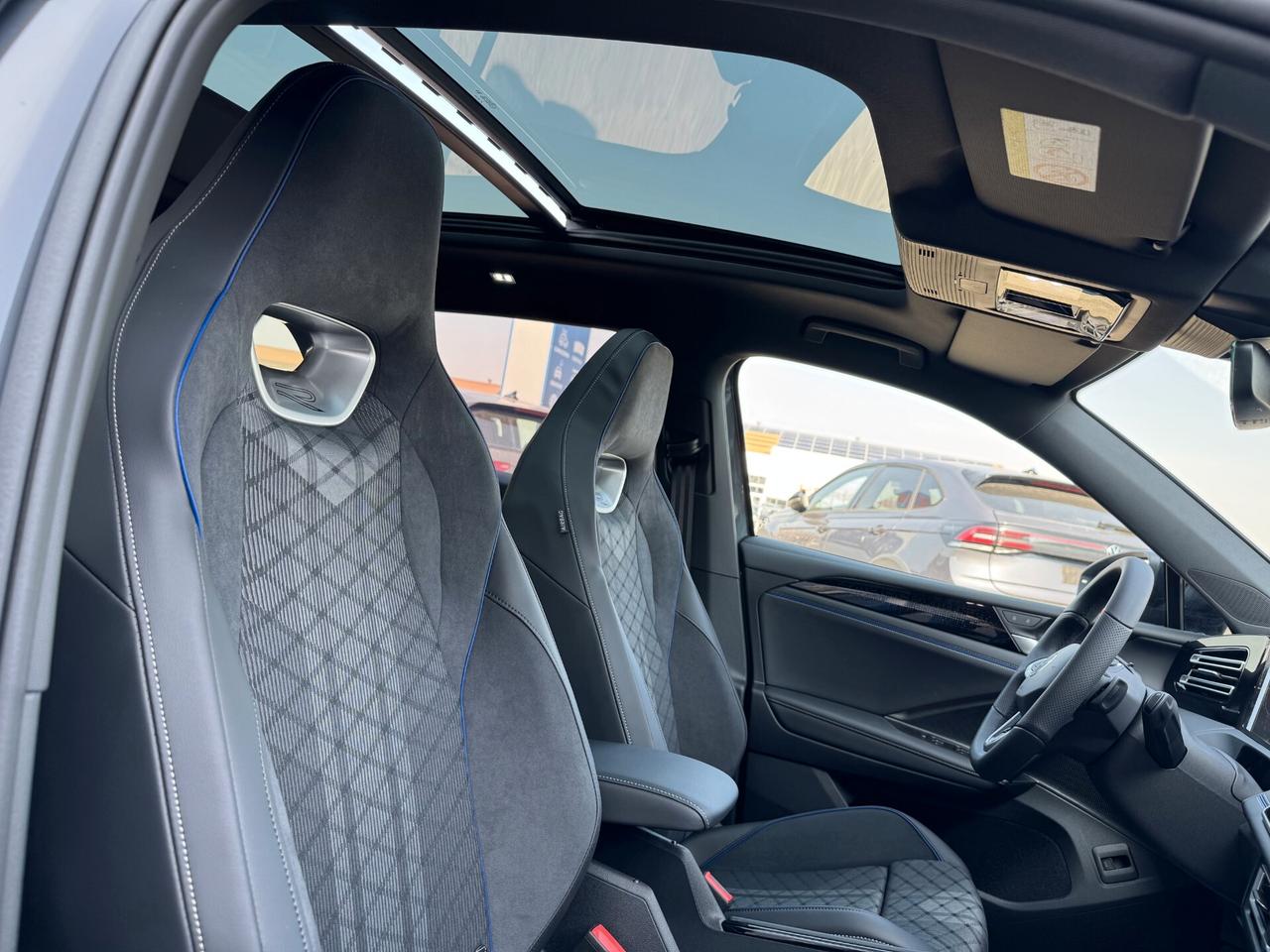 Volkswagen Tiguan 1.5 etsi R-Line Plus 150cv DSG / KM0 NO VINCOLI
