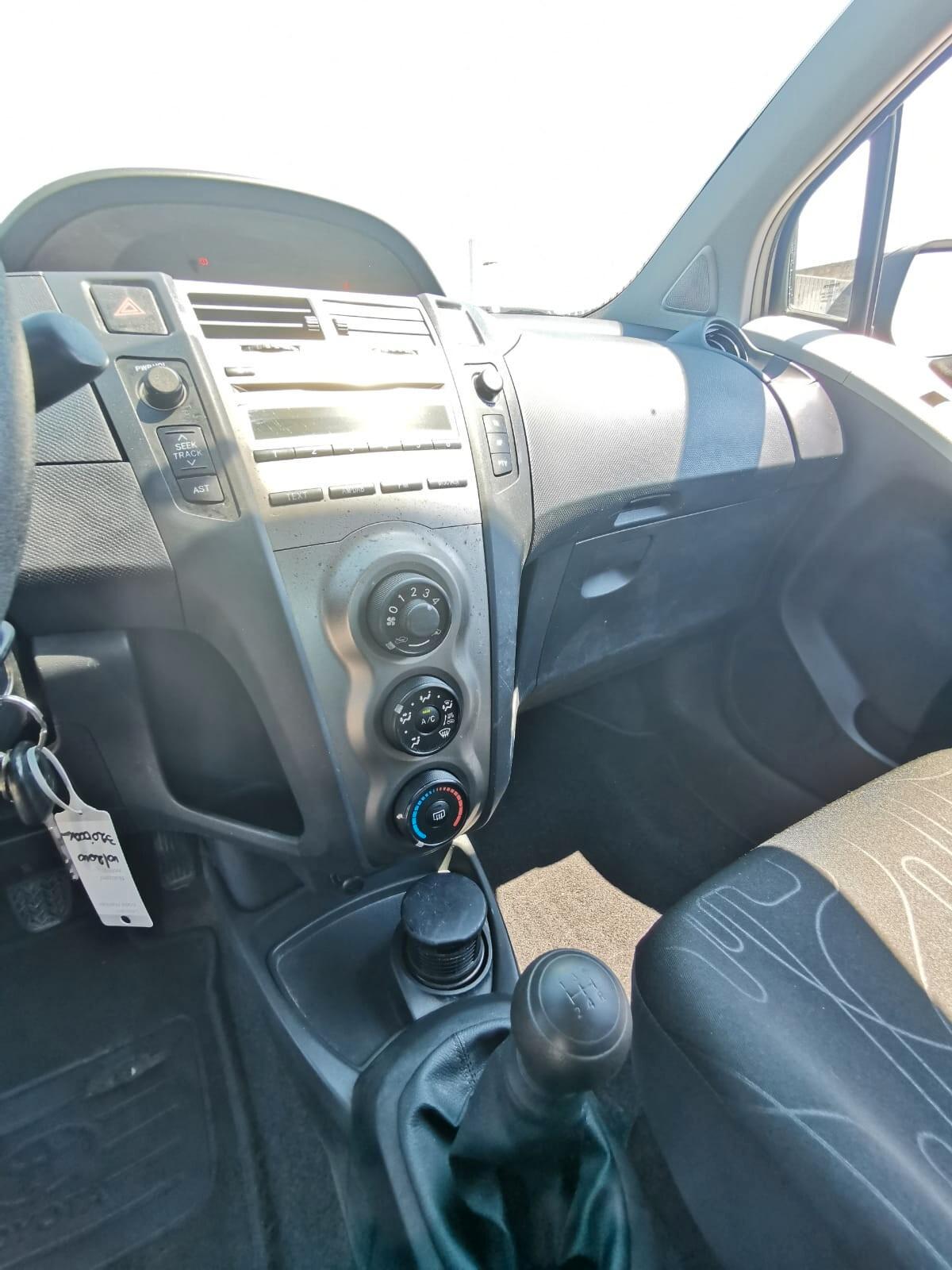 Toyota Yaris 1.0 3 porte Now - 2010