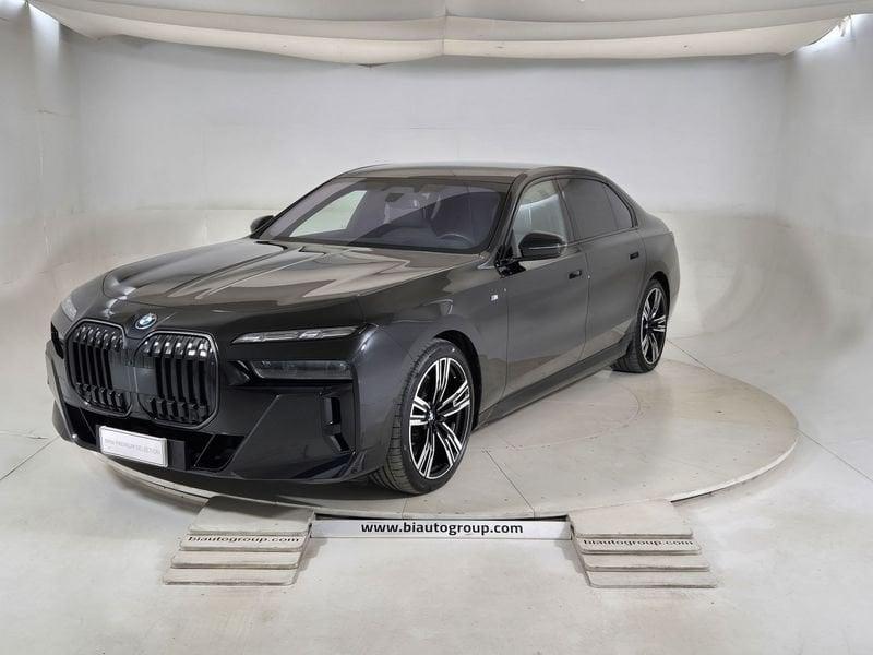 BMW Serie 7 G70 i7 xdrive60 MSport
