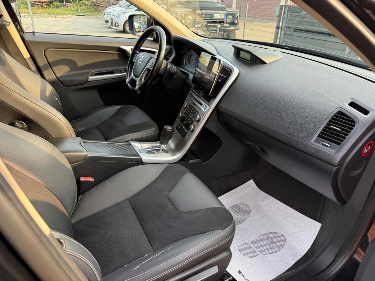 Volvo XC 60 D5 AWD Geartronic Momentum